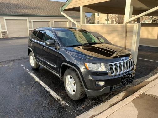 Photo 2 of 8 of 2012 Jeep Grand Cherokee Laredo
